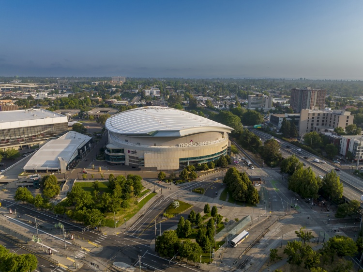 新老板不迁队！苏群：今后10年摩达中心商业圈将带来67亿美元收益