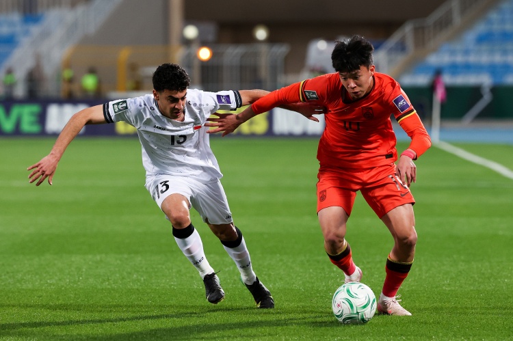 董方卓：王钰栋要早点留洋，一直在国内耗着赚的多但发展会受限