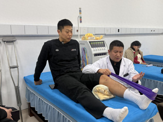 yl23455永利官网-岳阳男篮那个意外受伤的“冷面射手” ，即将满血复活重返赛场！|李启元|岳阳队|球迷|康复|岳阳市_新浪体育_新浪新闻