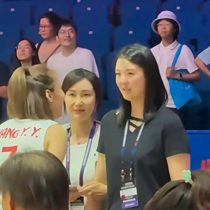 yl23455永利官网-温柔落幕，向阳而生！张常宁现身世联赛，球迷暖心送祝福|中国女排|泰国女排|王媛媛|唐欣|女排_新浪体育_新浪新闻